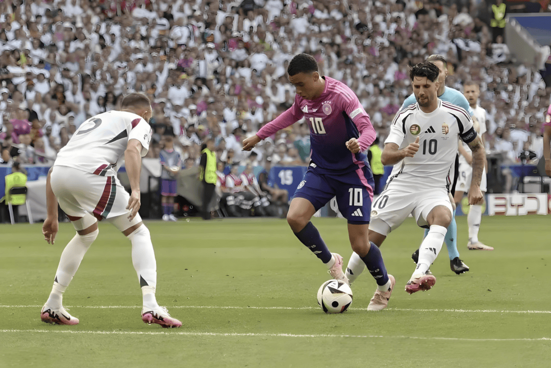 瑞士足球队豪取三分晋级欧洲杯预选赛的简单介绍