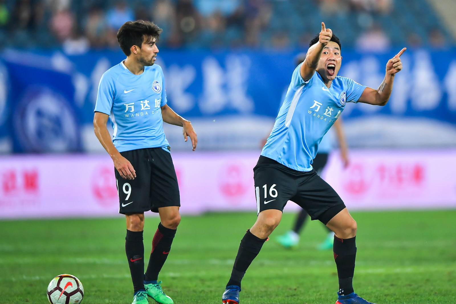 贵州恒丰大胜大连一方，提升排名