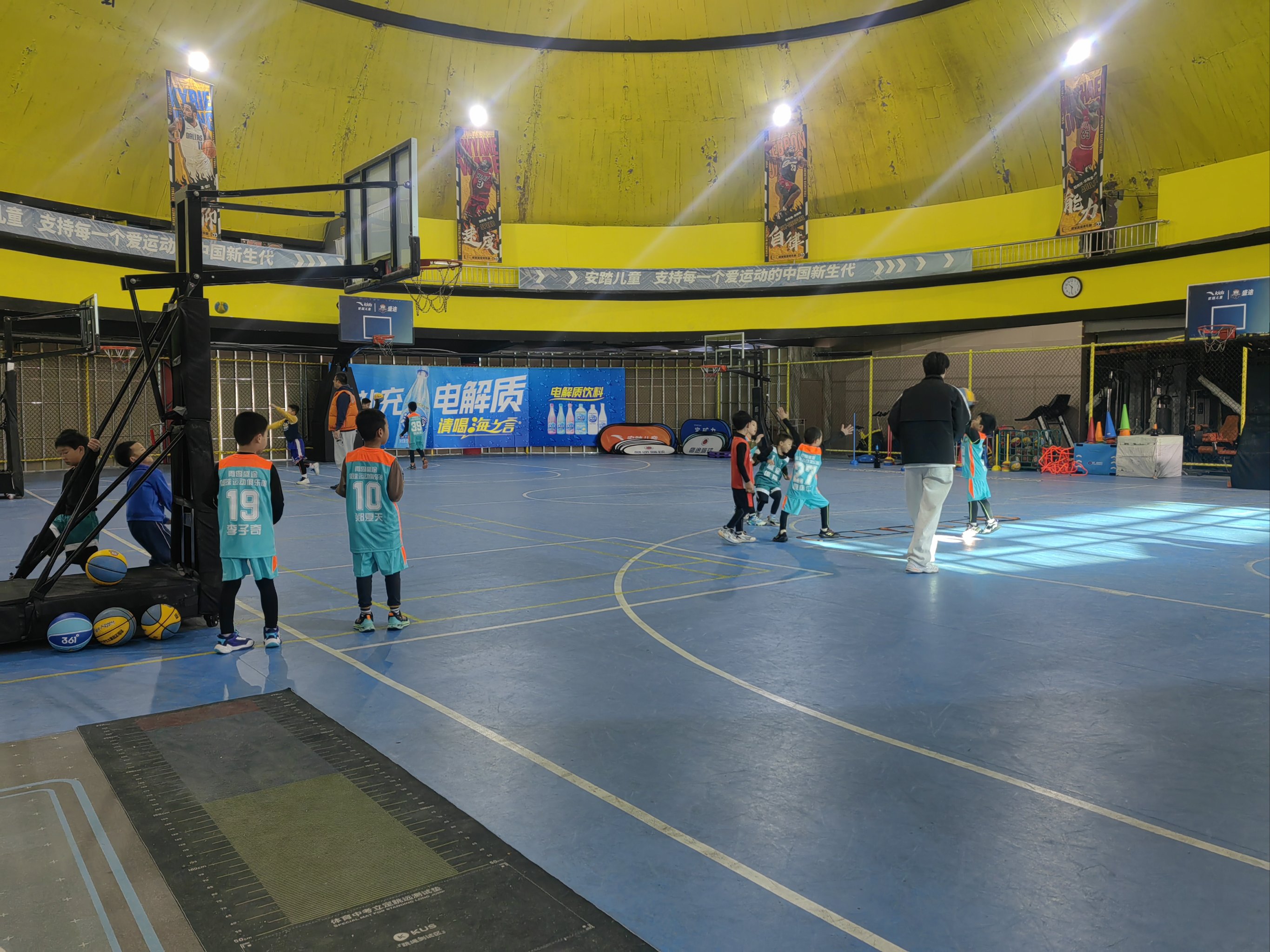 亚洲篮球联赛新赛季开赛，球队备战冲刺的简单介绍