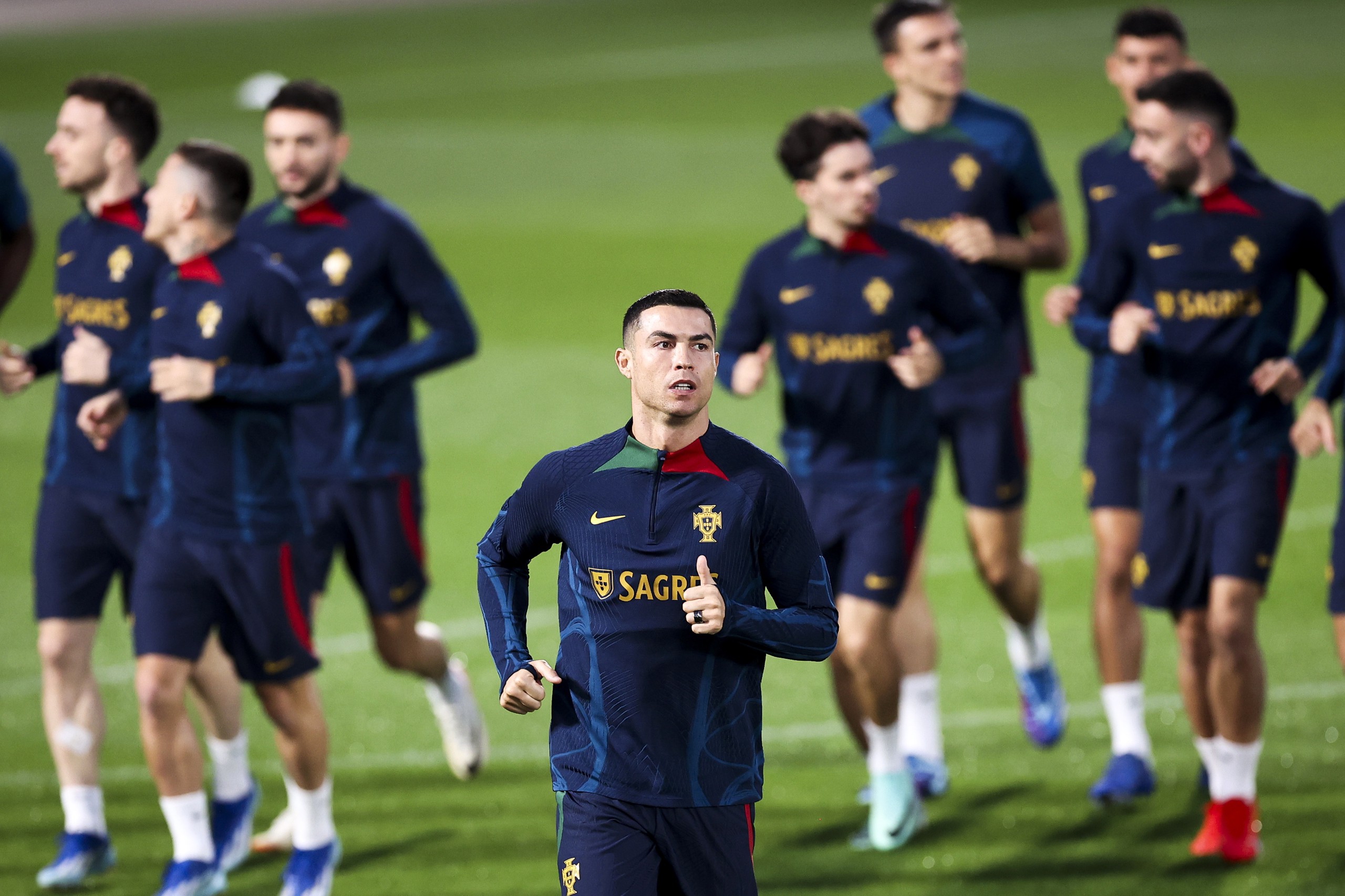 欧洲杯卫冕冠军实现五连胜，领跑小组的简单介绍