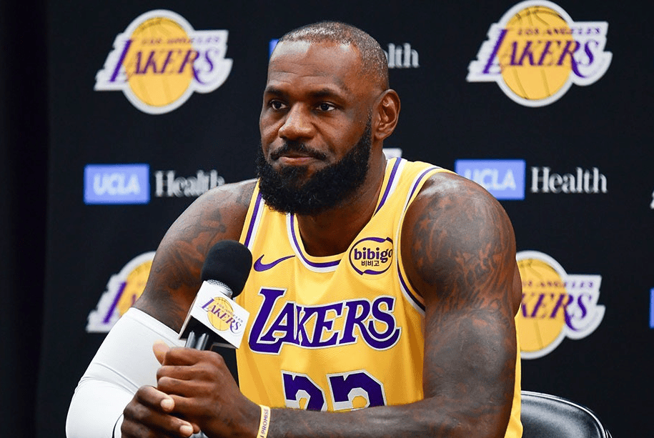 湖人队老将复出,球队士气大振 湖人队老将复出,球队士气大振