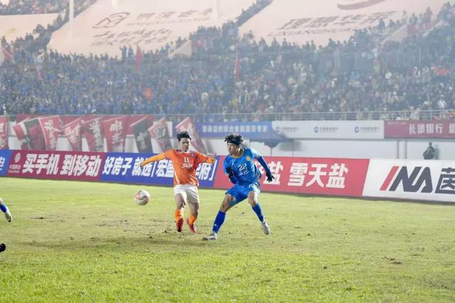 建业客场不敌上港,客场告负难拿分的简单介绍 建业客场不敌上港,客场告负难拿分的简单介绍