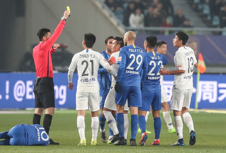 精彩回放!一轮紧张对决屡现逆转战术 精彩回放!一轮紧张对决屡现逆转战术